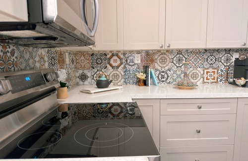 Newmarket House | Newly Renovated Spacious 2BR Home Near Yonge St