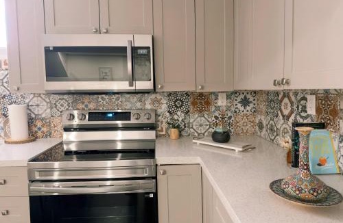 Newmarket House | Newly Renovated Spacious 2BR Home Near Yonge St