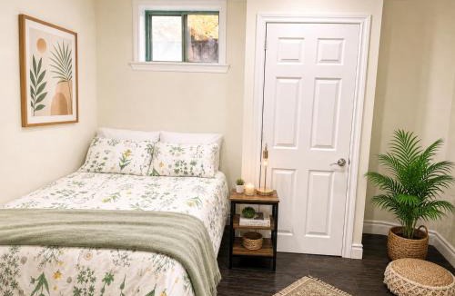 Newmarket House | Newly Renovated Spacious 2BR Home Near Yonge St