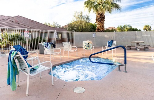 Mesquite Condo | Newly Renovated Sparkling Springs by J and Amy BL990802