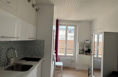 Parc-de-Montsouris Apartment | Newly renovated studio, artists' quarter!