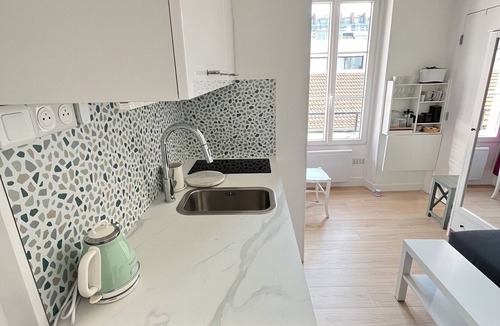 Parc-de-Montsouris Apartment | Newly renovated studio, artists' quarter!