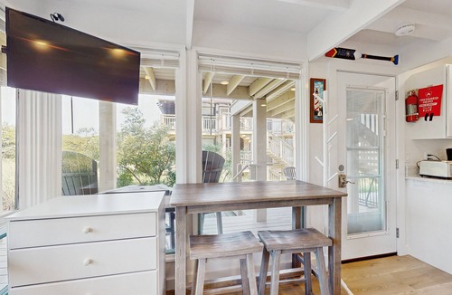 North Truro Apartment | Newly Renovated Studio with AC, Grill – steps from Private Beach