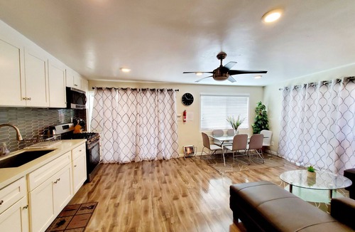 Oak Park House | Newly Renovated Stylish Guest Suite with Exterior Entrance