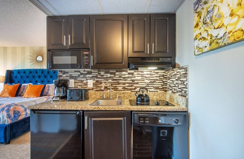 Southwest Orlando Apartment | Newly Renovated Suite, Amazing Water View Best Location to Disney and Universal