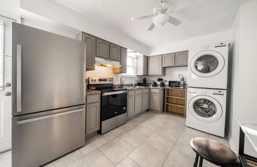 Buechel Apartment | Newly-Renovated Townhouse| Parking | Pet Friendly