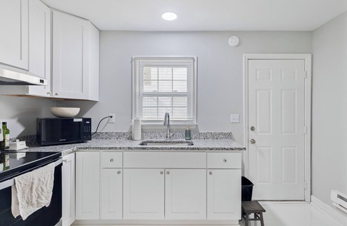 East Ocean View Apartment | Newly Renovated, Two Blocks from Beach Apartment