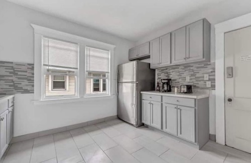 North Buffalo House | Newly Renovated ! Upper Modern Large 3 Bed House