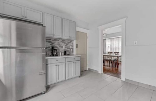 North Buffalo House | Newly Renovated ! Upper Modern Large 3 Bed House