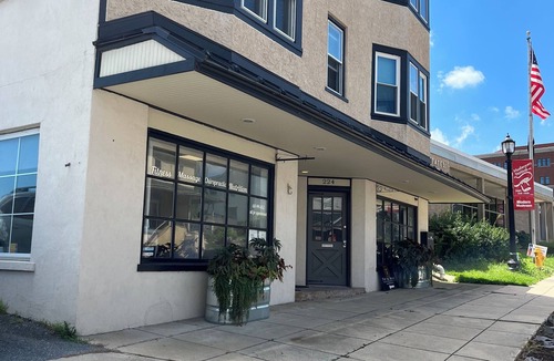 Kennett Square Apartment | Newly renovated in the heart of Kennett Square. 3 miles from Longwood Gardens