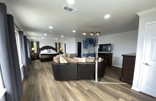West Livingston House | Newly Renovated w/Beautiful Private Pool