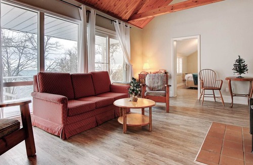 Sutton Ski Chalet | Newly renovated waterfront cottage