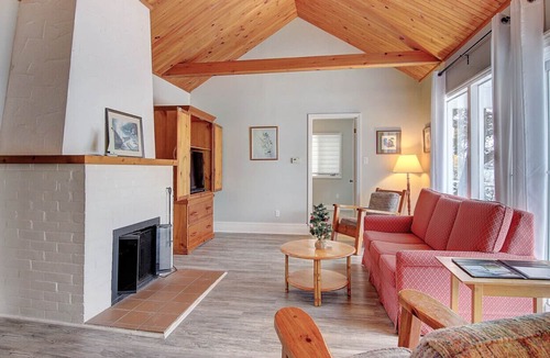 Sutton Ski Chalet | Newly renovated waterfront cottage