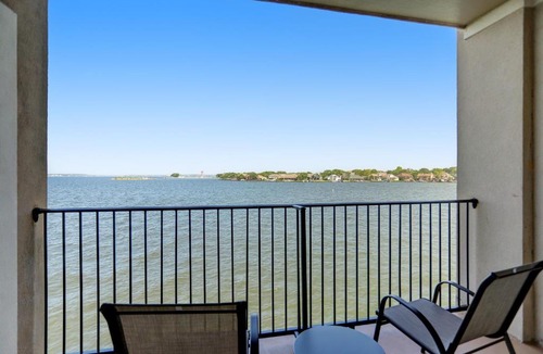 Seven Coves Apartment | Newly Renovated Waterfront Condo With Sunset Views