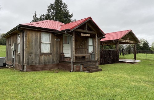 Cayuga Cabin | Newly Restored Family Cabin With a Relaxing Charm