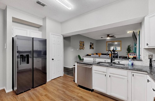 Allen House | Newly updated 5BR/2.5BA w/pool sleep 16 ppl