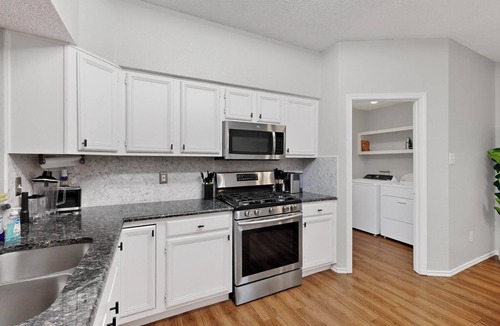 Allen House | Newly updated 5BR/2.5BA w/pool sleep 16 ppl