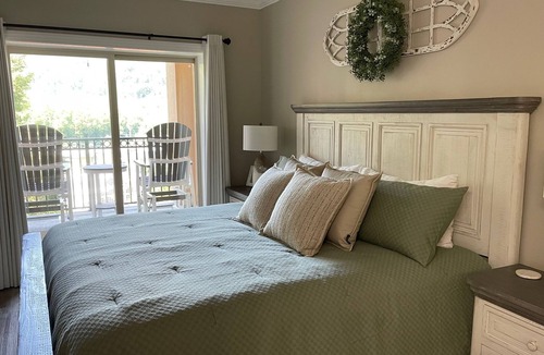 Gatlinburg Condo | Newly Updated Beautiful Condo & BEST kept secret - Steps Away from "The Strip"!