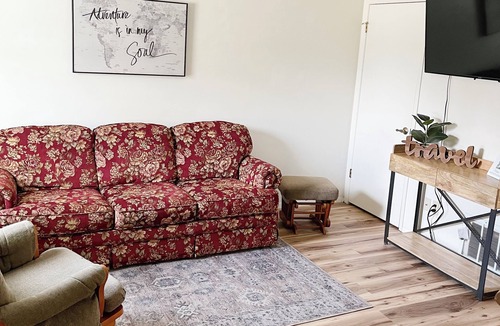 Medicine Lodge House | *NEWLY UPDATED* Elm Creek Homes- 2 bedroom sleeps 5