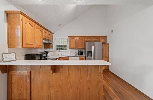 Shawnee House | Newly Updated Gem in Shawnee, Kansas: Your Ideal Short-Term Rental Retreat!