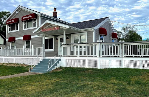 East Troy House | Newly Updated Lake Beulah Vacation Rental!