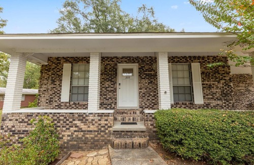 Hattiesburg House | Newly Updated Luxury in Midtown - The Magnolia House