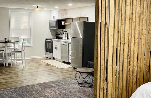 Churchland Apartment | Newly updated private studio