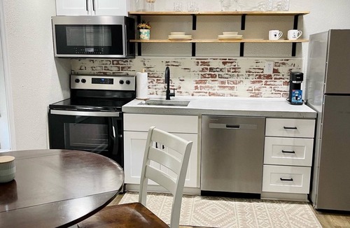 Churchland Apartment | Newly updated private studio