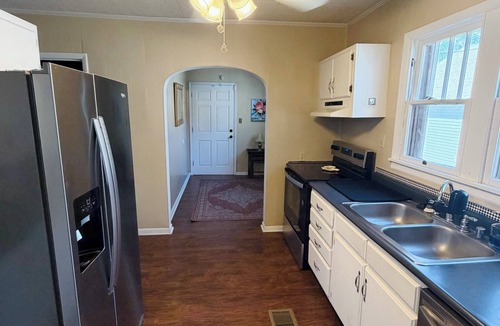 Jonesboro House | NEWLY Updated~Quiet,3-BR,2-BA Home~Jonesboro. Dog friendly. 1 mile from downtown