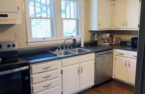 Jonesboro House | NEWLY Updated~Quiet,3-BR,2-BA Home~Jonesboro. Dog friendly. 1 mile from downtown