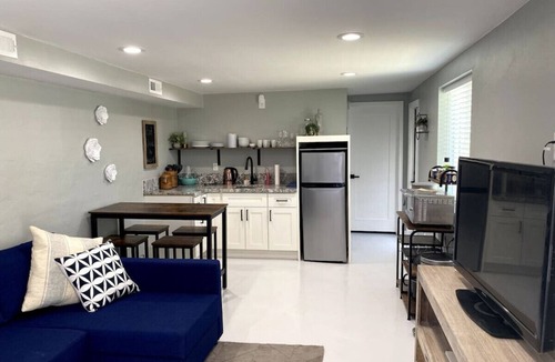 Sam Hughes House | Newly Updated/Sam Hughes/2 BR 1 BA/U of A