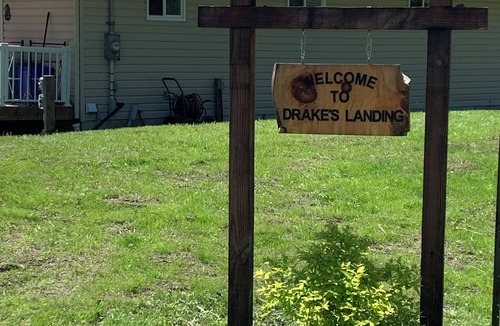 Chisholm Cottage | NEWLY Updated - Welcome to Drake’s Landing at Wasi Lake