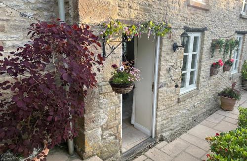 Burford House | Newmans Cottage