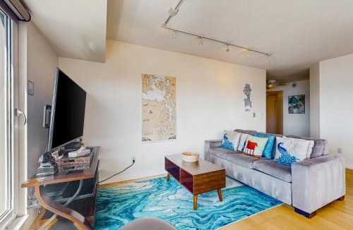 Downtown Seattle Apartment | Newmark Bayview Luxury Suite