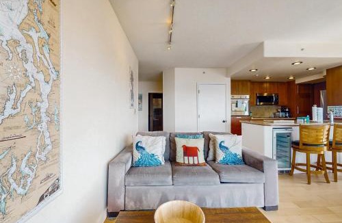 Downtown Seattle Apartment | Newmark Bayview Luxury Suite