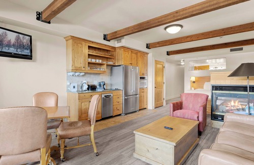 Kimball Junction Condo | Newpark 210-A | Private Hot Tub | Kitchenette | Balcony | Pool & Hot Tub