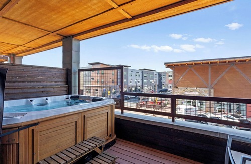 Kimball Junction Condo | Newpark 210-A | Private Hot Tub | Kitchenette | Balcony | Pool & Hot Tub