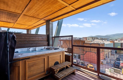 Kimball Junction Condo | Newpark 306-A | Private Hot Tub | Kitchenette | Olympic Park & Mtn View | Fireplace | Pool & Hot Tub