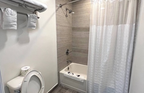 East Side Costa Mesa Hotel | Newport Bay Inn