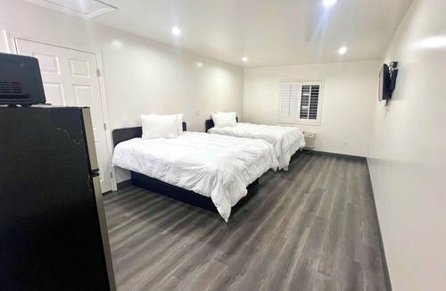 East Side Costa Mesa Hotel | Newport Bay Inn