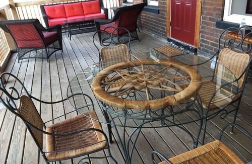 Newport Apartment | NEWPORT INN #3 - NO CLEANING FEES! FREE PARKING! WALK TO GAMES AND CONCERTS!