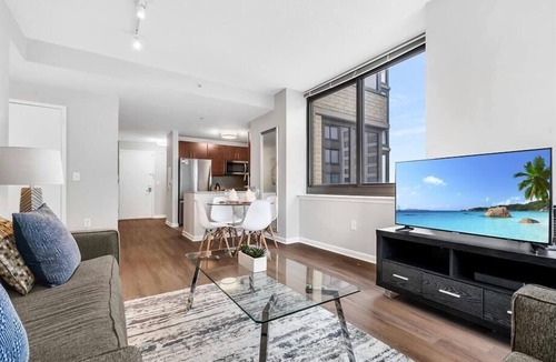 Hudson Exchange Apartment | Newport PATH 2 BR | Club room with billiards
