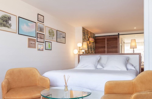 Saint-Cyprien Plage Cabin | Newport Pavilion by Lagoon Island