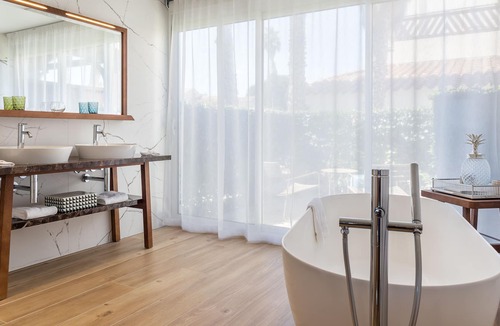 Saint-Cyprien Plage Cabin | Newport Pavilion by Lagoon Island