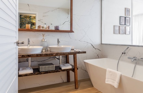 Saint-Cyprien Plage Cabin | Newport Pavilion by Lagoon Island