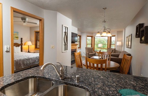 Egg Harbor Hotel | Newport Resort