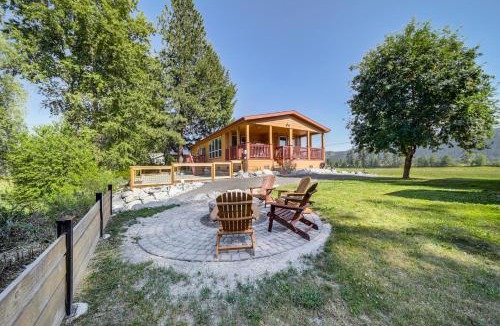 Newport House | Newport Riverfront Home with Deck and Fire Pit!