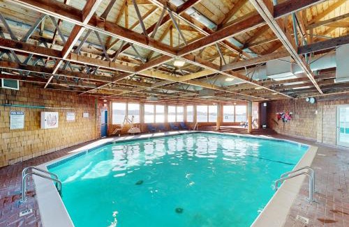 Historic Bayfront Apartment | Newport Sunshine #C208