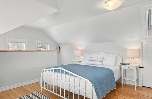 Wellington House | Newsroom Suites