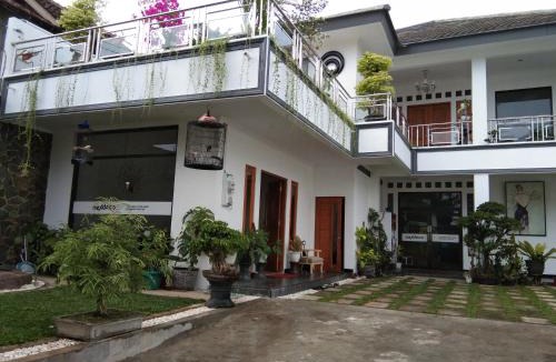 Laweyan House | Nexdeco House Homestay Syariah Solo